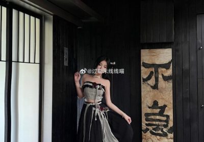 过期米线线白色旗袍cosplay作品，体验古风韵味。