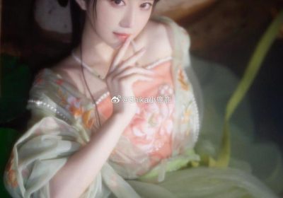 小鹿鹿shika吉他的原图图片包：弹指间的音乐画卷。