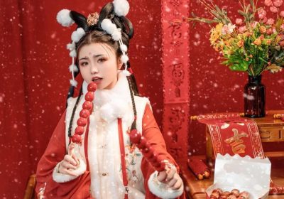 金色年华喵小吉花絮免费观看：赏析原图照片集，大开眼界