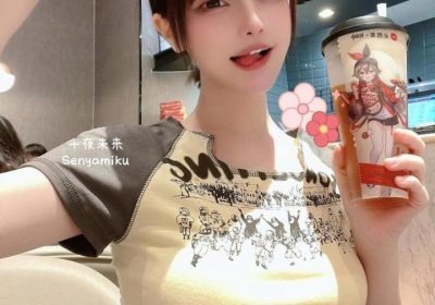 着一袭优雅华服，演绎千夜未来cos作品
