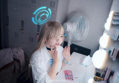 微博阿半今天很开心贴出了一张特别的照片，快来看看她的新作品