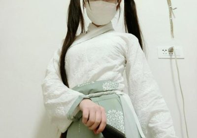 经典西尔酱纯白小背心摄影，展现出她最完美的一面