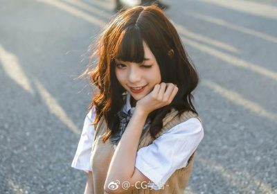 欣赏次元舞见舞小喵cos合集，演绎最新角色。
