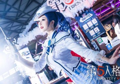 快手露儿大魔王美丽图摄影：绚烂的烟花在夜空中绽放。