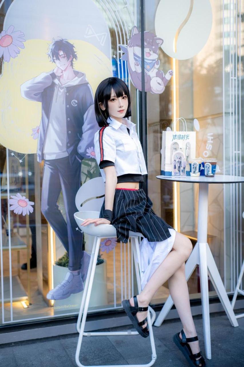 弥音音紫雨心旗袍图片包精选:舒展腰肢,绝代风华 弥音音紫雨心旗袍图片包精选:舒展腰肢,绝代风华