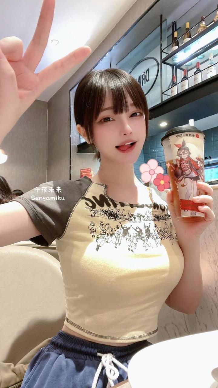 着一袭优雅华服,演绎千夜未来cos作品 着一袭优雅华服,演绎千夜未来cos作品
