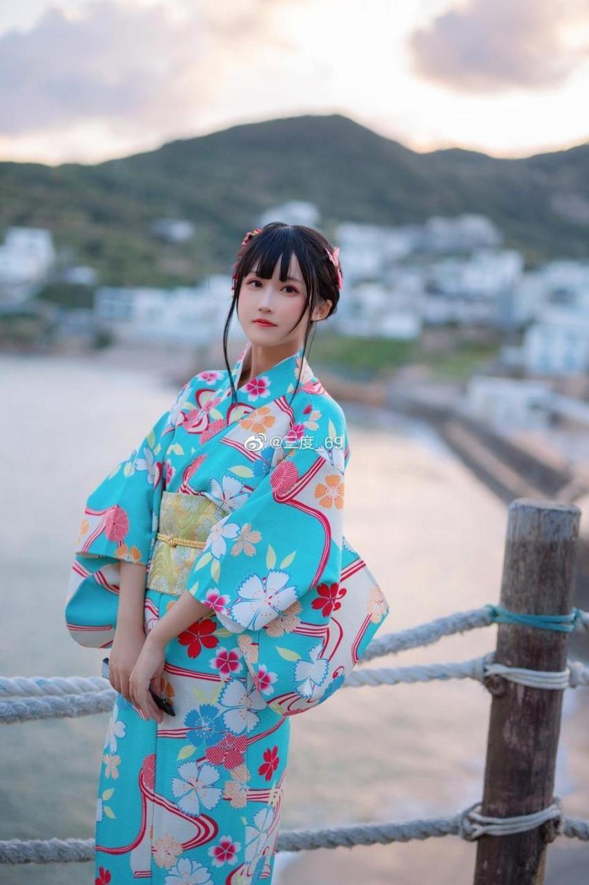 精品三度69狐巫女cos照片,更多惊喜等你去发现 精品三度69狐巫女cos照片,更多惊喜等你去发现