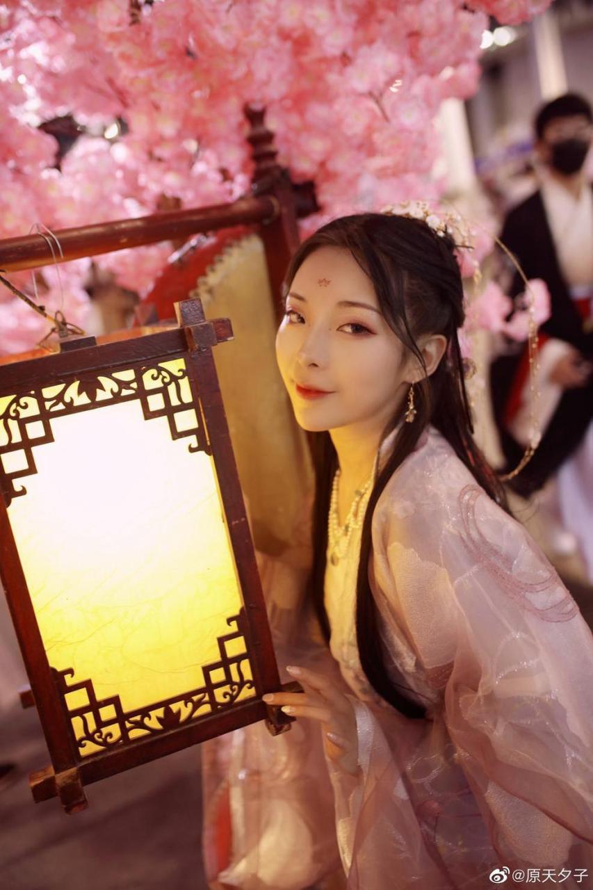 胡列娜cos真人原天夕子的美丽图全在这里!你不点一下吗? 胡列娜cos真人原天夕子的美丽图全在这里!你不点一下吗?