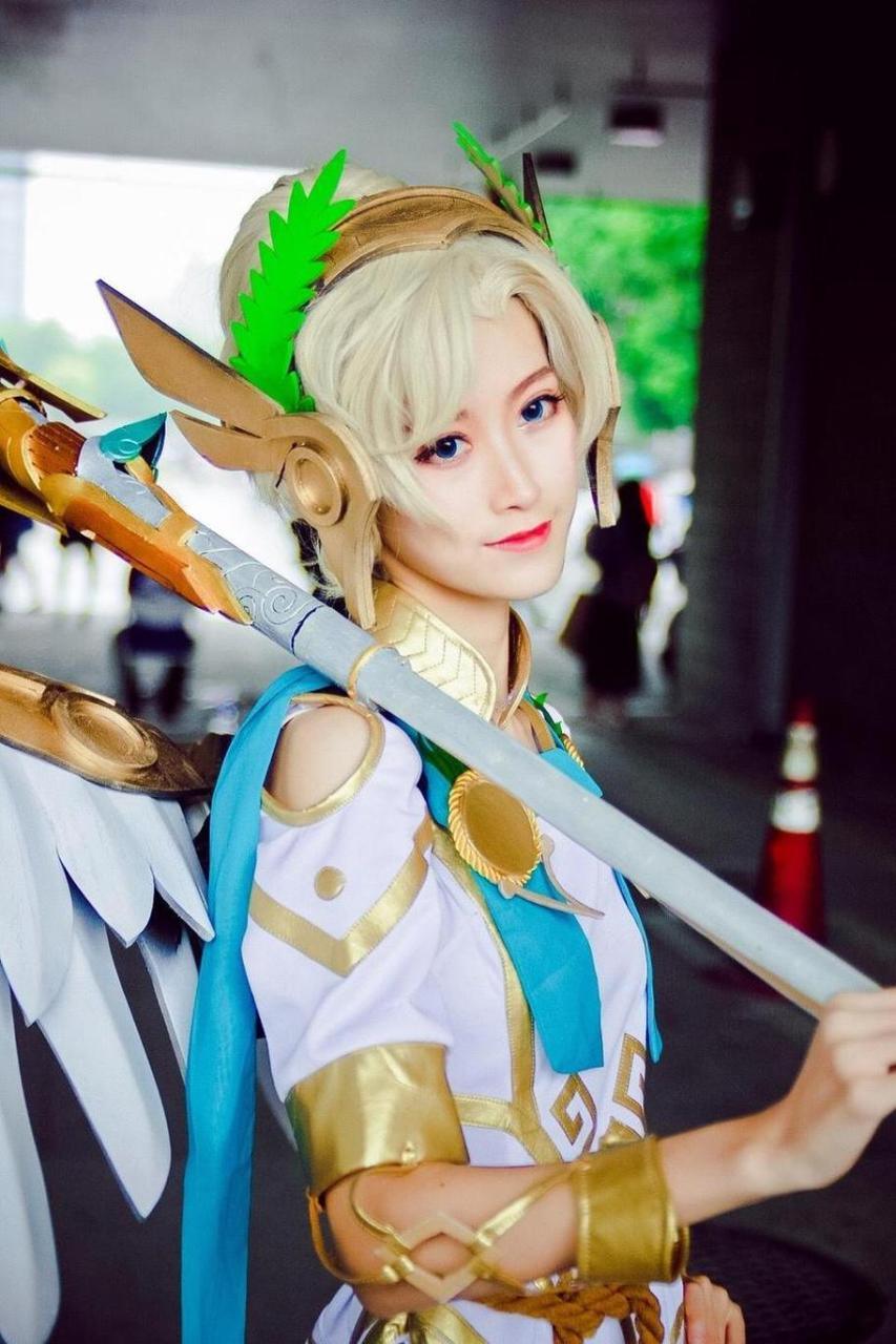 原图揭秘!时雨不迟到底是男是女身着cosplay带你看她的cos合集。 原图揭秘!时雨不迟到底是男是女身着cosplay带你看她的cos合集。