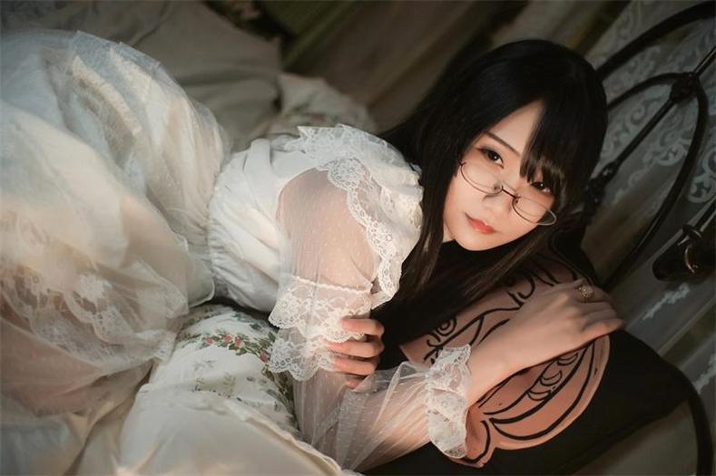 欧美风格的晓美嫣猎肠者cos赏析,勾起你对奇幻史诗的无限遐想 欧美风格的晓美嫣猎肠者cos赏析,勾起你对奇幻史诗的无限遐想