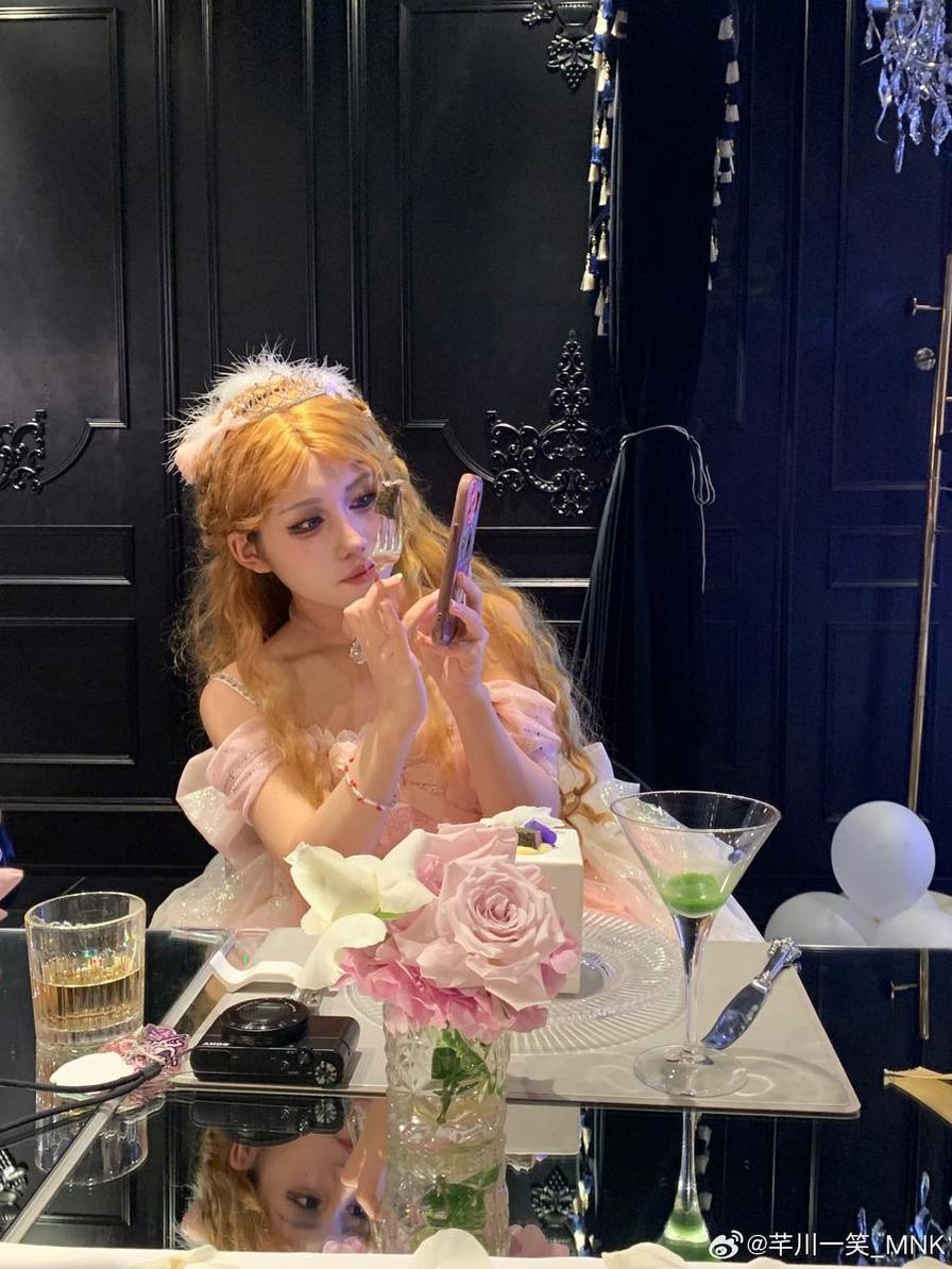 修道院圣女芊川一笑套,激发你的cos新灵感 修道院圣女芊川一笑套,激发你的cos新灵感