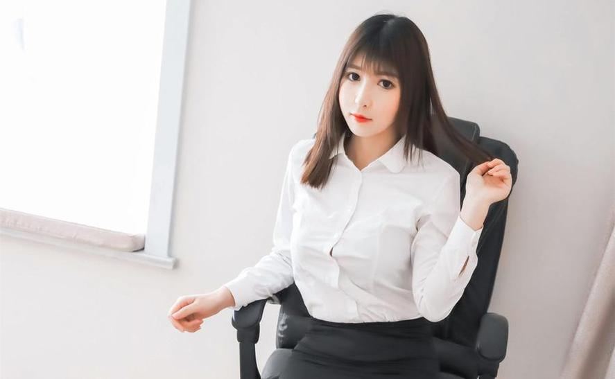 赏析雯粥粥ti的艺术之美,一幅图片道尽TA的世界观。 赏析雯粥粥ti的艺术之美,一幅图片道尽TA的世界观。
