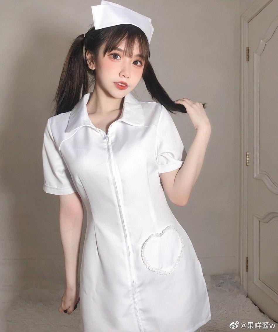 冷静夜幕下,果咩酱w资源入夜的定制图片包,如同深夜甜点,让人陶醉。 冷静夜幕下,果咩酱w资源入夜的定制图片包,如同深夜甜点,让人陶醉。